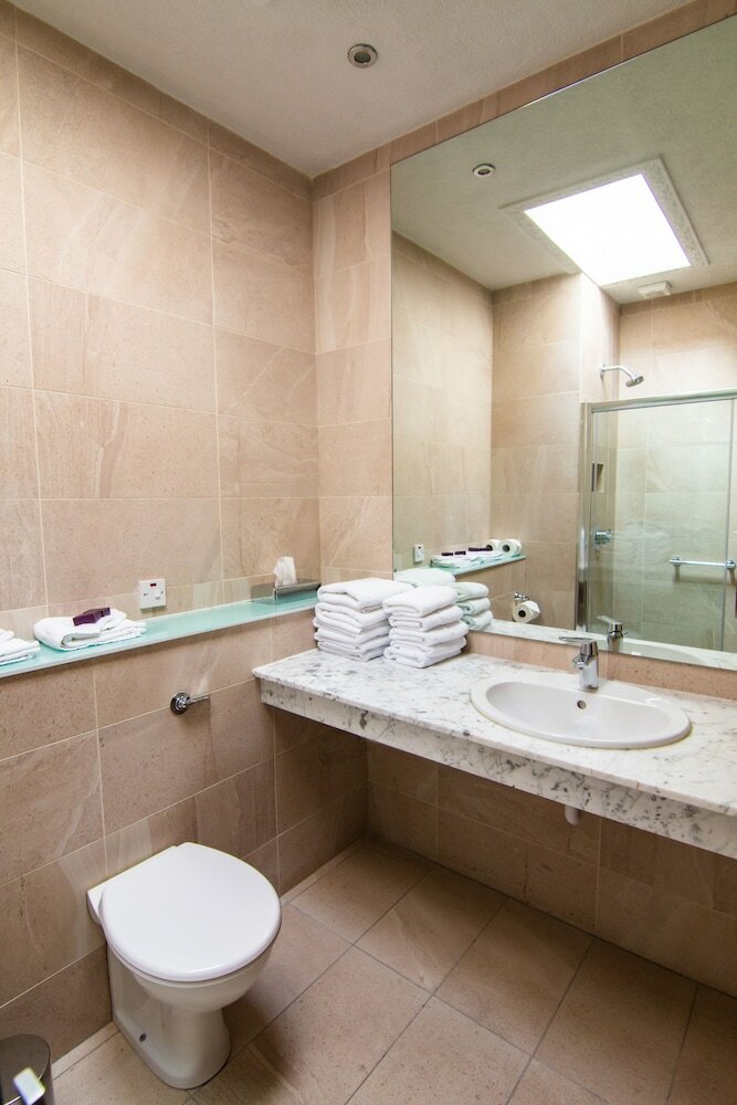 Seven Oaks Hotel