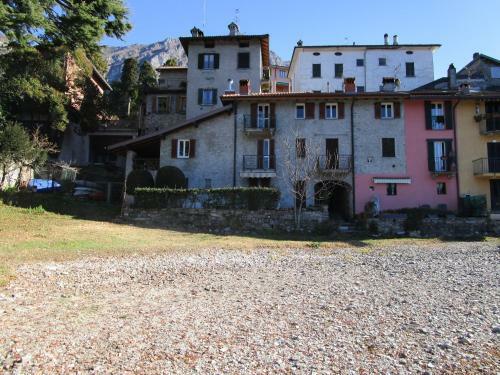 Lierna Beach Apartments