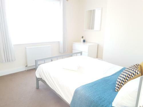 Apartamento Alder Road Serviced Accommodation