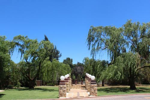 Hostal The Willow Tree Guesthouse