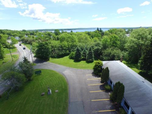 The Lionstone Inn Motel And Cottages