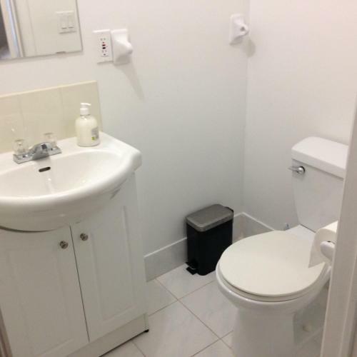 Hostal Toronto North Travelers Home