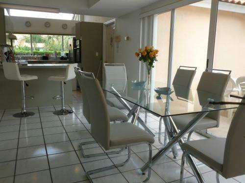 Villa Stever Llc