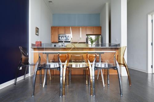 Three-bedroom Apartments Lincoln Park