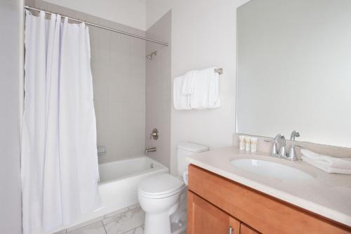 Three-bedroom Apartments Lincoln Park