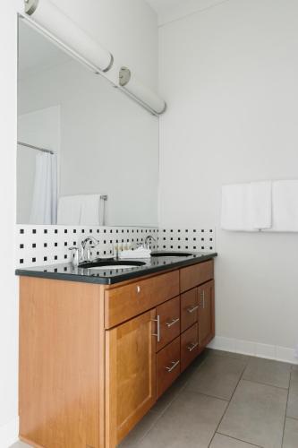 Three-bedroom Apartments Lincoln Park
