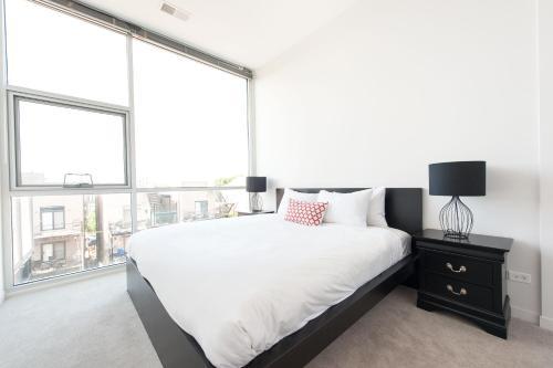 Three-bedroom Apartments Lincoln Park