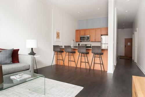 Three-bedroom Apartments Lincoln Park
