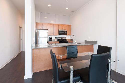 Three-bedroom Apartments Lincoln Park