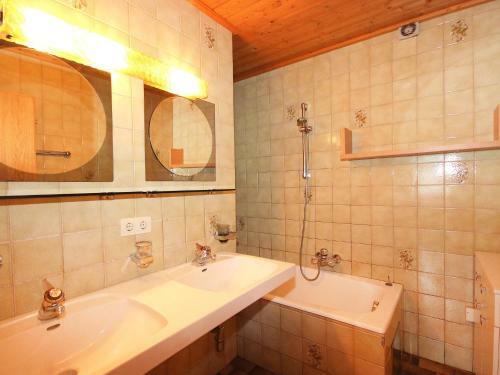 Holiday Home Aschau 438