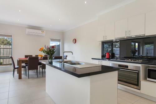 Villa Bradford Place-melbourne