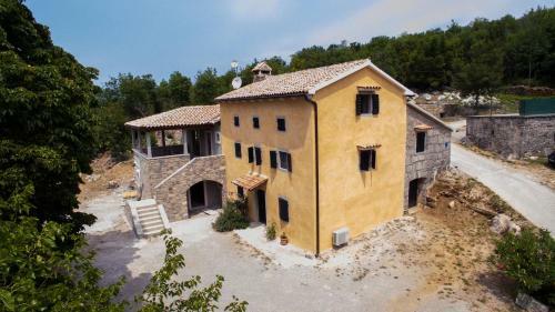 Apartamentos Holiday House Kapitani