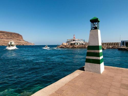 Beachfront Apartment Mog�n Mb