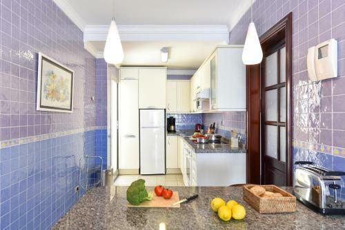 Beachfront Apartment Mog�n Mb