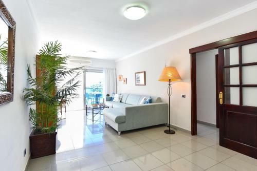 Beachfront Apartment Mog�n Mb