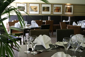 Crerar Eight Acres Hotel
