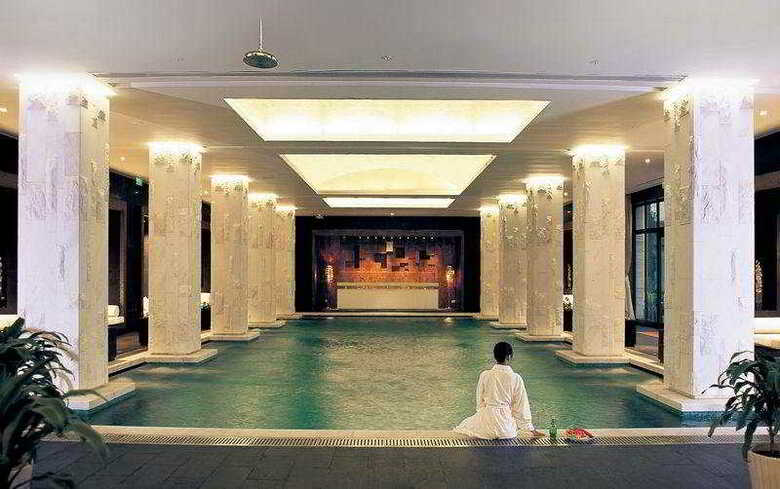 Hotel Rose Garden Resort