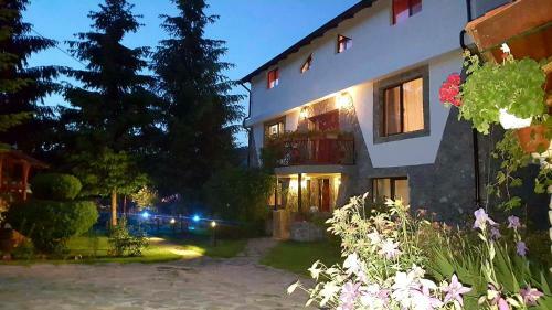 Hostal Vila Karina