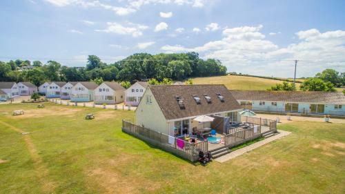 Seaview Holidays - Salterns Village
