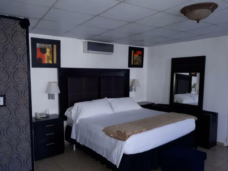 Hotel California Panama