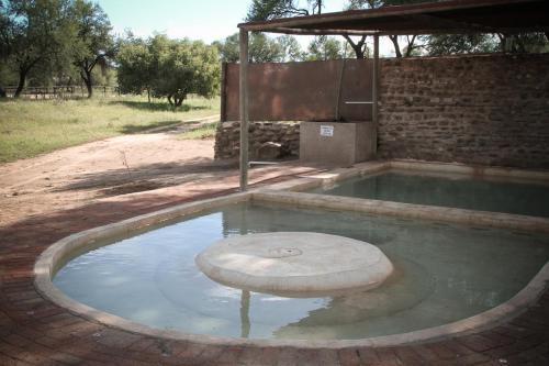 Sweet Thorn Retreat Airport Lodge