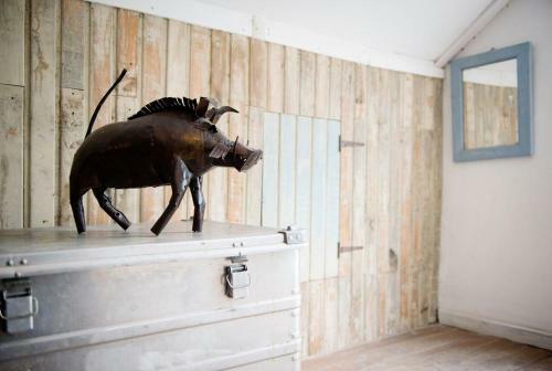 Bed & Breakfast Blues & Chutney Country