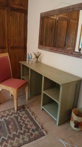 Bed & Breakfast Blues & Chutney Country