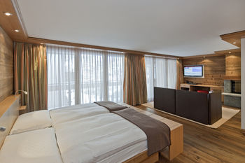 Schoenegg Swiss Q Chalet Hotel