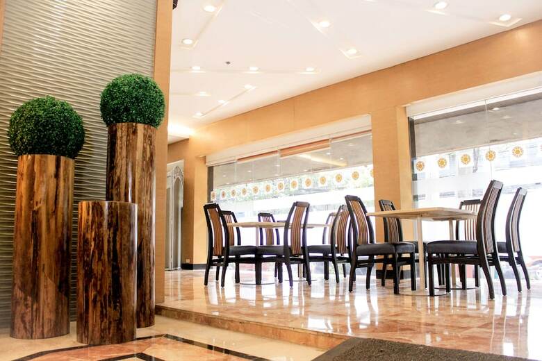 Hotel Palm Plaza
