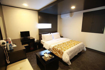 La Nuit Hotel