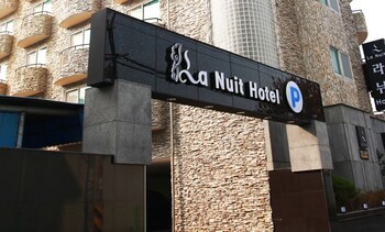 La Nuit Hotel