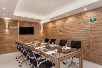 Ramada Hotel And Suites Maca�