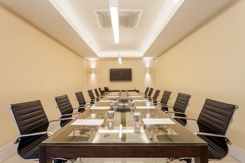 Ramada Hotel And Suites Maca�