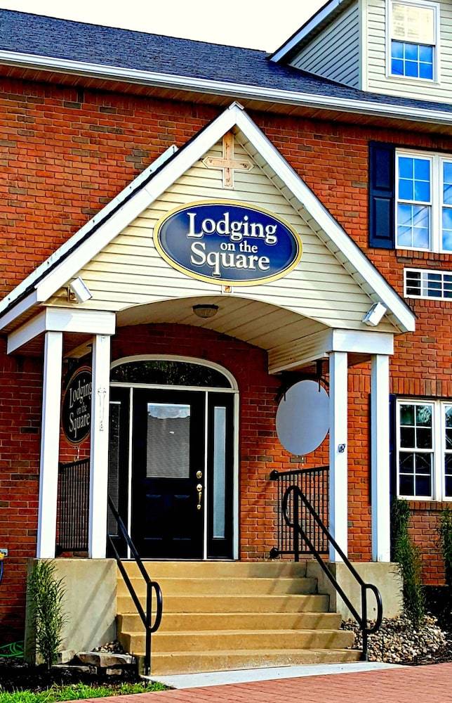 Hotel Lodging On The Square