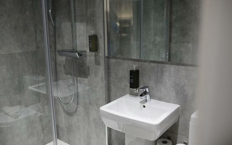 Airways Hotel Victoria London