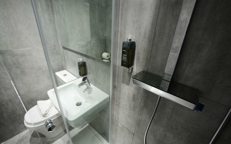 Airways Hotel Victoria London