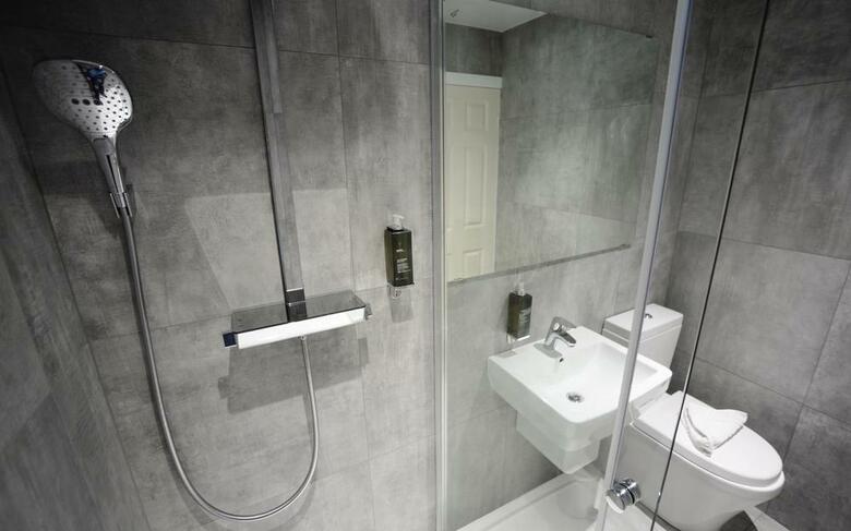 Airways Hotel Victoria London