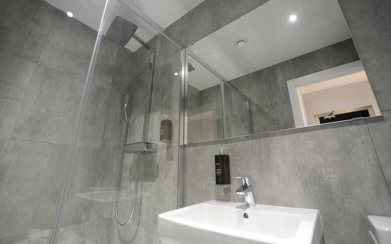 Airways Hotel Victoria London
