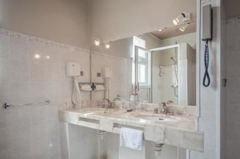 Hotel H�tel Colbert Spa & Casino