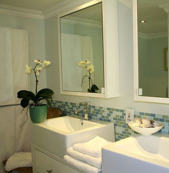 Bed & Breakfast Watercolours House