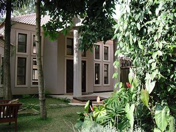 Bed & Breakfast Zawadi House