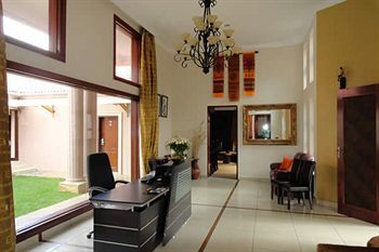 Bed & Breakfast Zawadi House