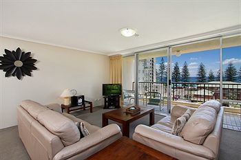 Rainbow Commodore Apartments