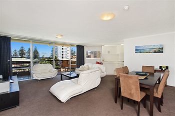 Rainbow Commodore Apartments