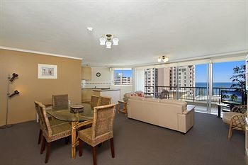 Rainbow Commodore Apartments