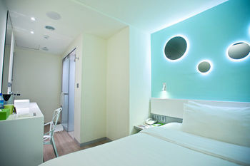 Hotel Fx Inn Kaohsiung Zhonghua Road Branch