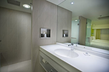 Hotel Fx Inn Kaohsiung Zhonghua Road Branch