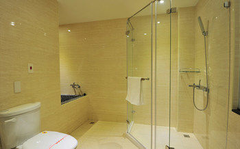 J Hotel