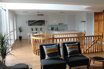 Adelaide Dresscircle Apartments - Specialty Accommodation