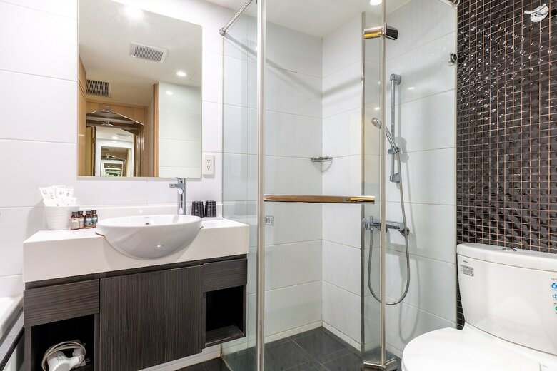 Hotel Regal Executive Suites